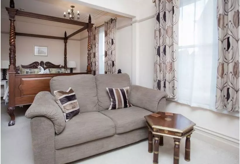 ベッドアンドブレックファースト Braddon Hall