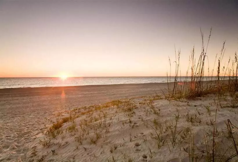 住宿加早餐  Elizabeth Pointe Lodge