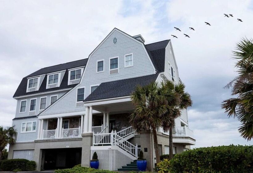 Bed and Breakfast Elizabeth Pointe Lodge