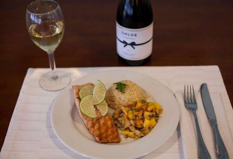 Bed and Breakfast Elizabeth Pointe Lodge