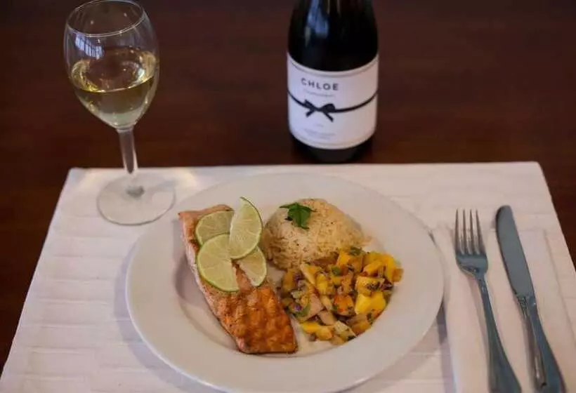 住宿加早餐  Elizabeth Pointe Lodge