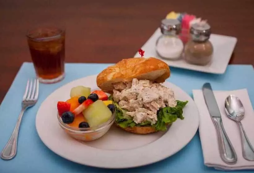 住宿加早餐  Elizabeth Pointe Lodge