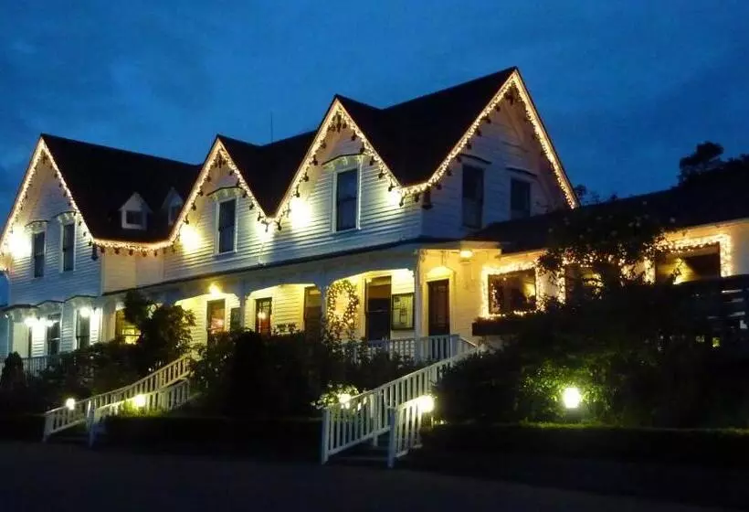 민박 Little River Inn