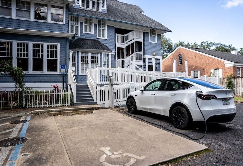 تختخواب و صبحانه Riverdale Inn