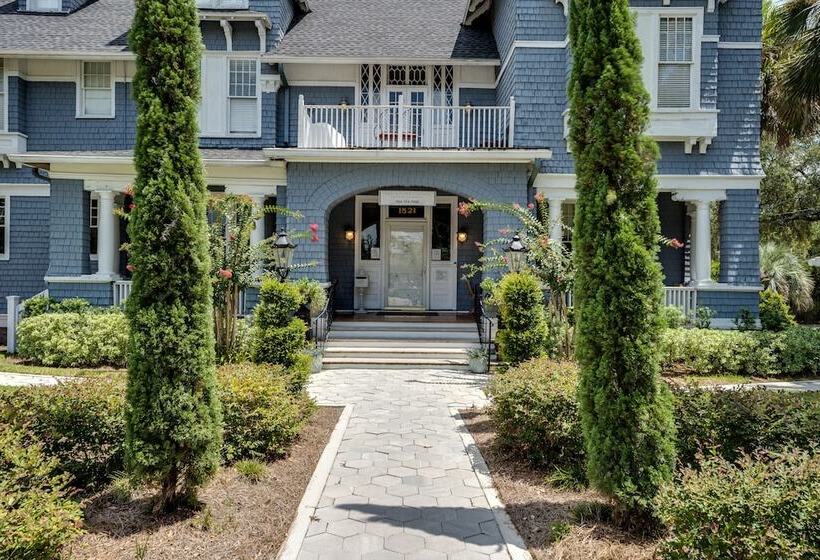 تختخواب و صبحانه Riverdale Inn