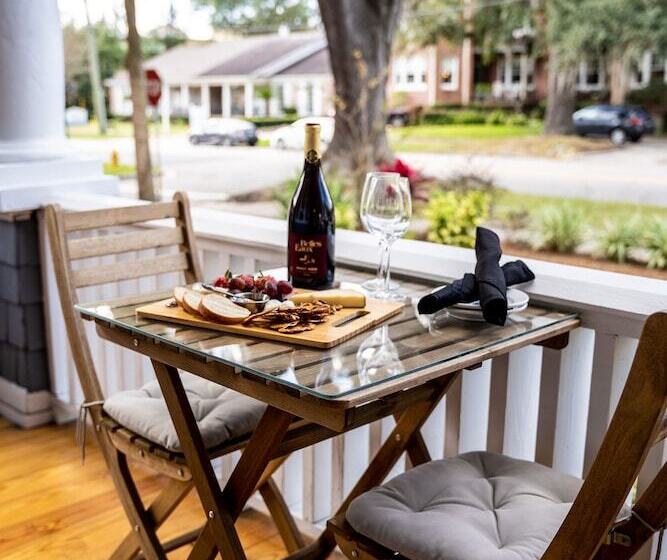 تختخواب و صبحانه Riverdale Inn