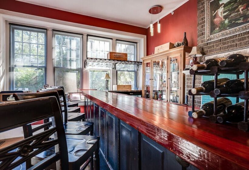 تختخواب و صبحانه Riverdale Inn