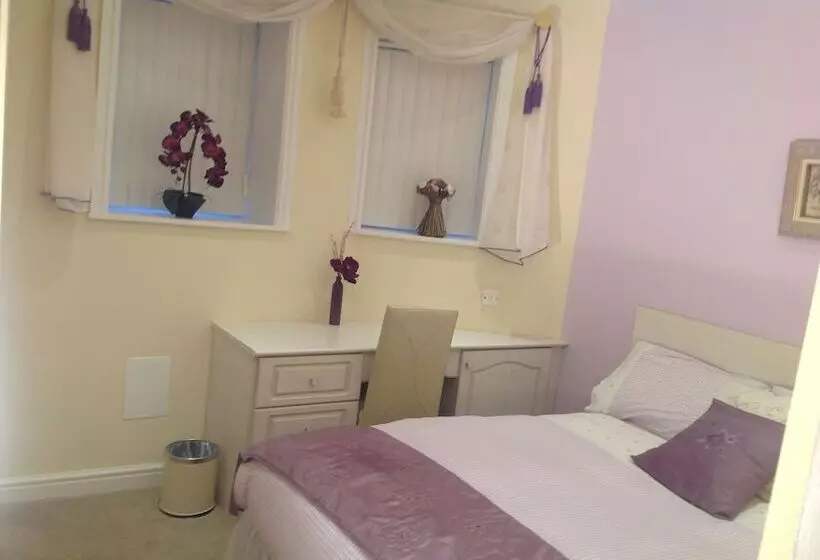 ベッドアンドブレックファースト Shawlee Cottage