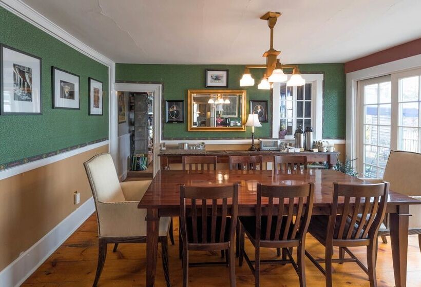 住宿加早餐  Snug Cottage