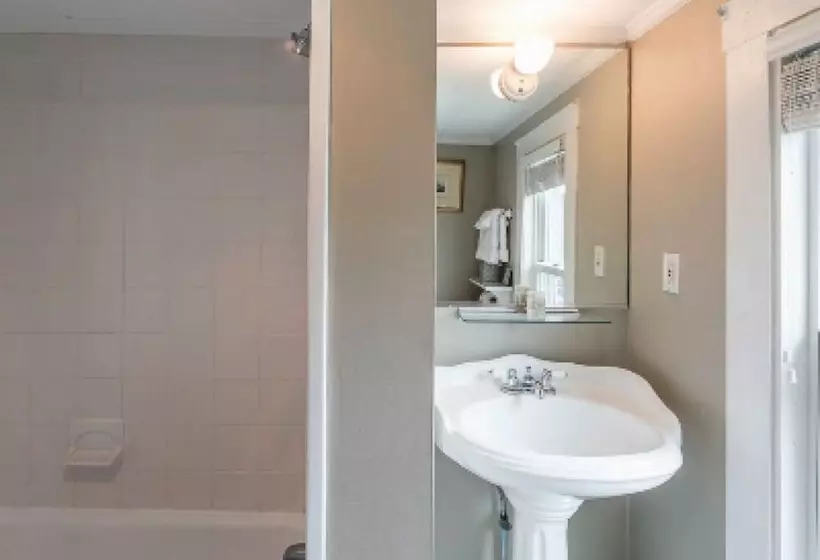 تختخواب و صبحانه Snug Cottage