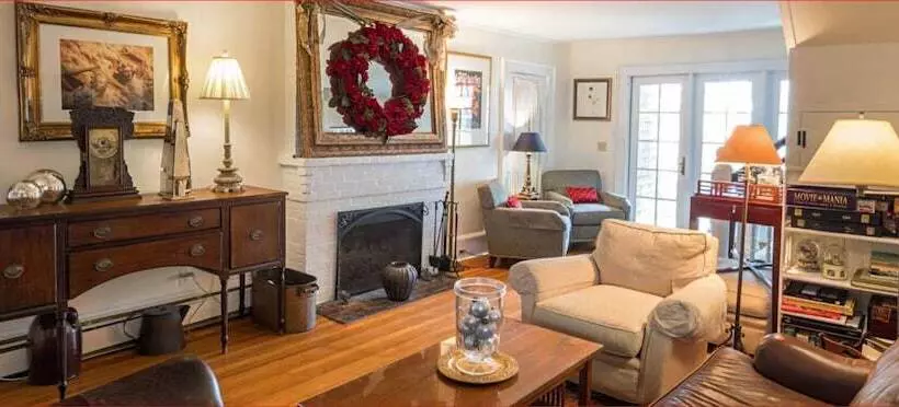 تختخواب و صبحانه Snug Cottage