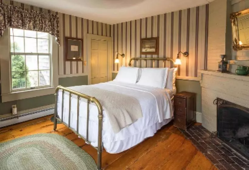 تختخواب و صبحانه Snug Cottage