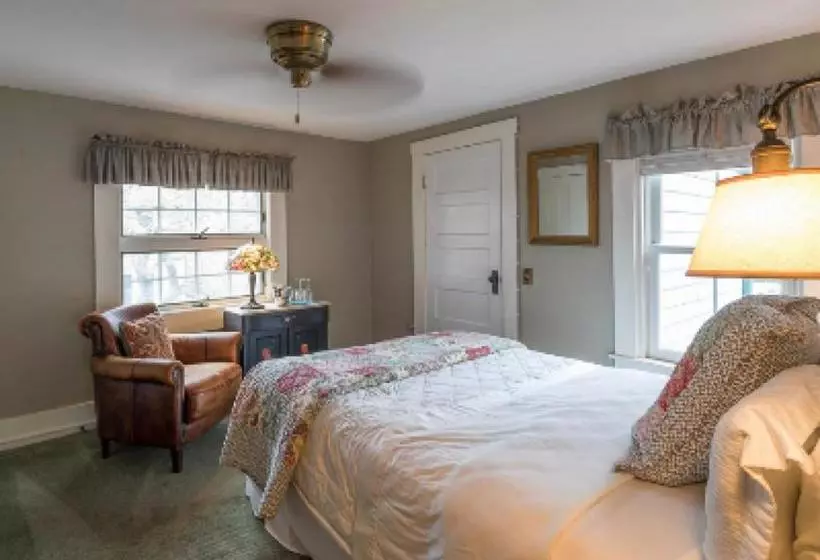 تختخواب و صبحانه Snug Cottage