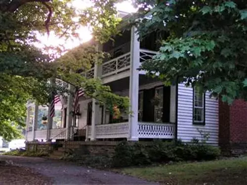 ベッドアンドブレックファースト The Buckhorn Inn