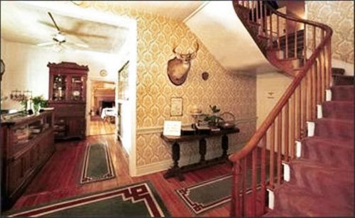 ベッドアンドブレックファースト The Buckhorn Inn