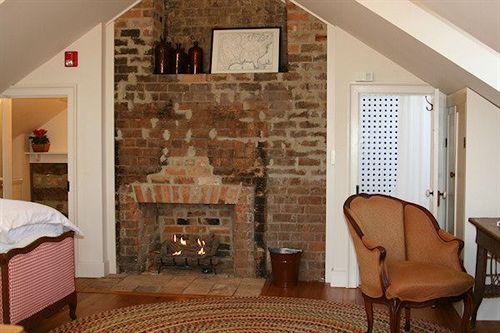 مبيت وإفطار The Inn At Bingham School