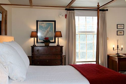 مبيت وإفطار The Inn At Bingham School