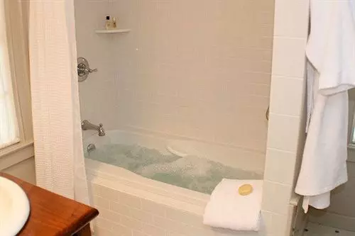 민박 The Inn At Bingham School