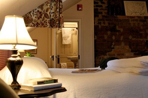 مبيت وإفطار The Inn At Bingham School