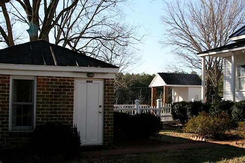 مبيت وإفطار The Inn At Bingham School