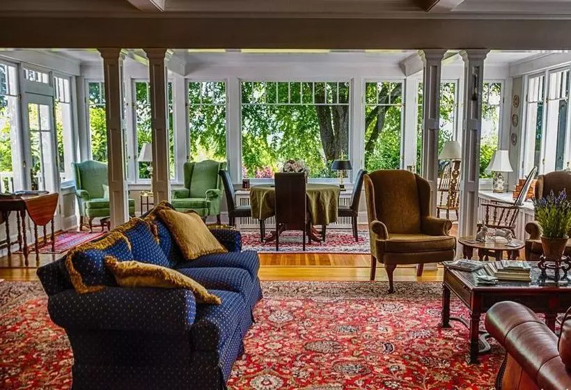 ベッドアンドブレックファースト The Willows