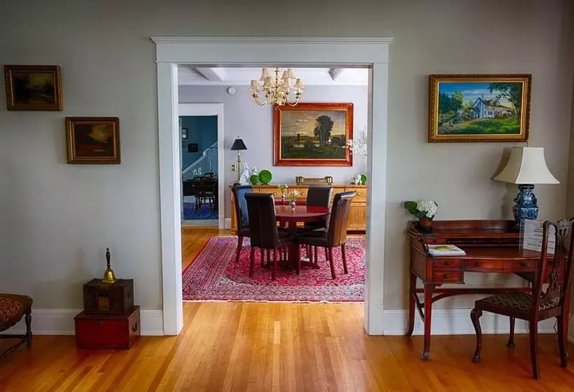 ベッドアンドブレックファースト The Willows