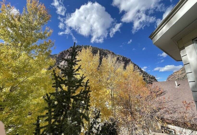 צימר China Clipper Inn