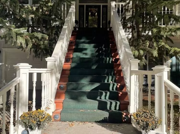 Bed and Breakfast China Clipper Inn