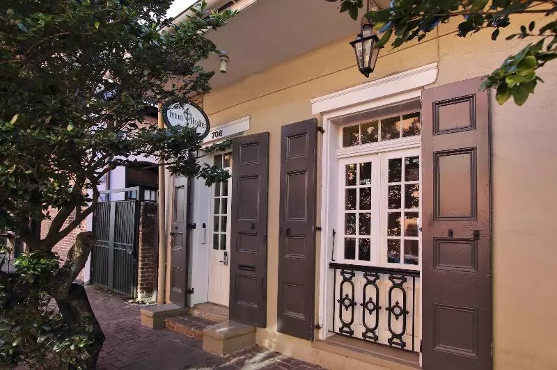 호텔 Inn On Ursulines, A French Quarter Guest Houses Property