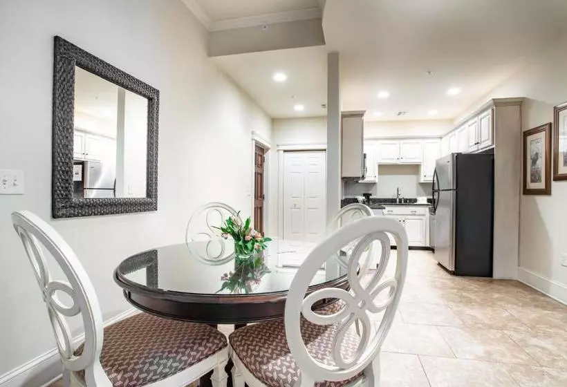 هتل Sea Gate Inn By Sea Palms Resort