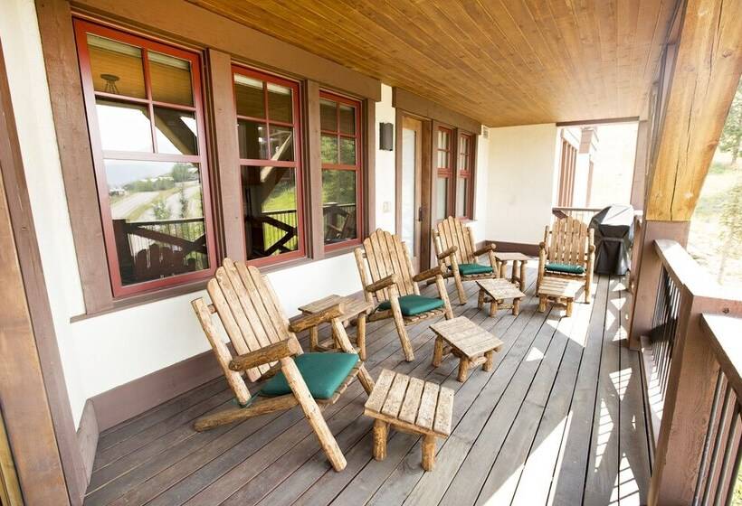 Отель Westwall Lodge