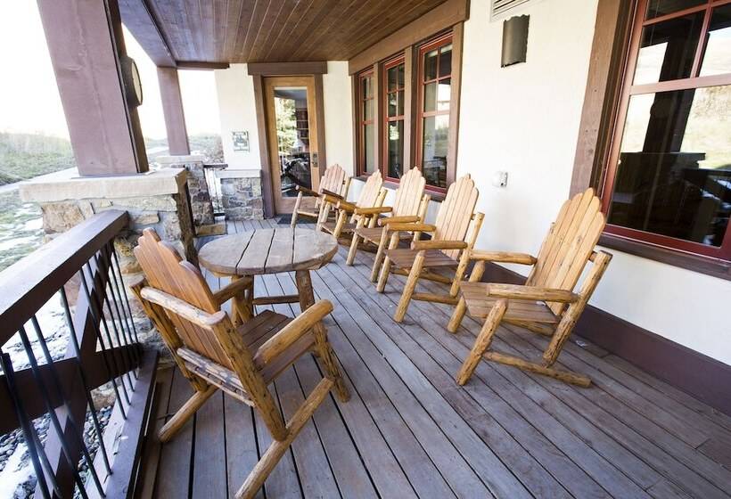 Отель Westwall Lodge