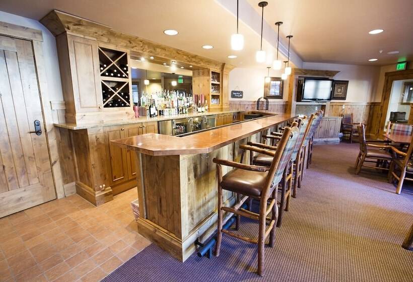 Отель Westwall Lodge