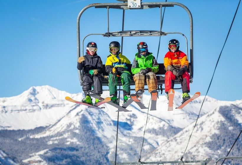 Отель Westwall Lodge