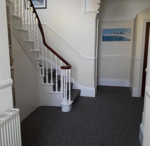 פנסיון Heatherleigh B&b And Flat