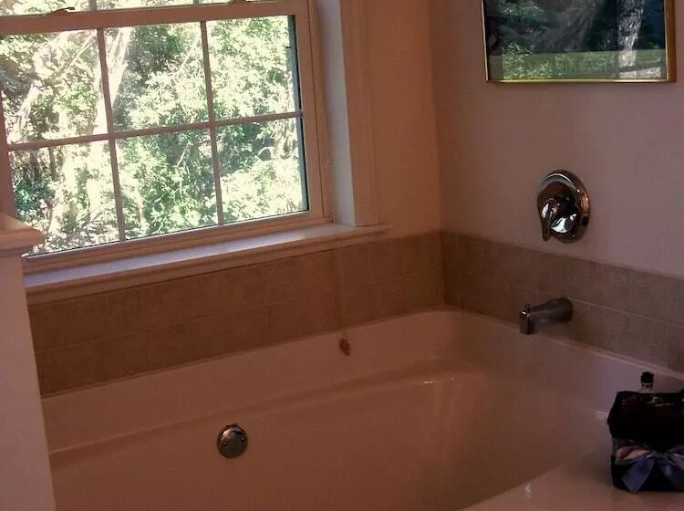 The Baywood Bed & Breakfast