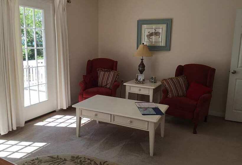 The Baywood Bed & Breakfast