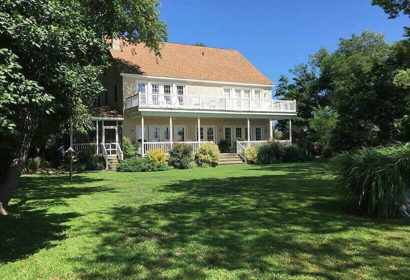 The Baywood Bed & Breakfast