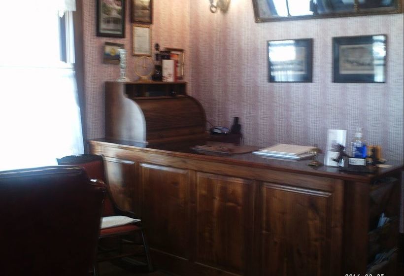 The Queen Anne House Bed And Breakfast