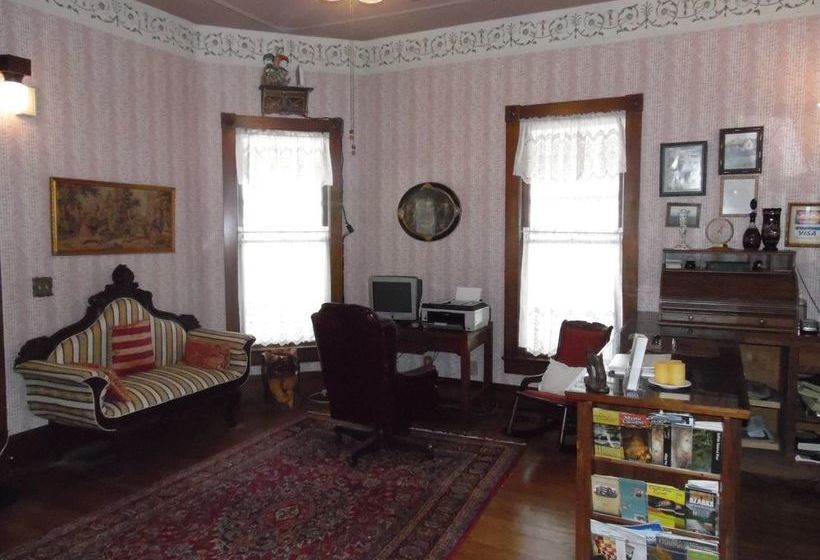 The Queen Anne House Bed And Breakfast