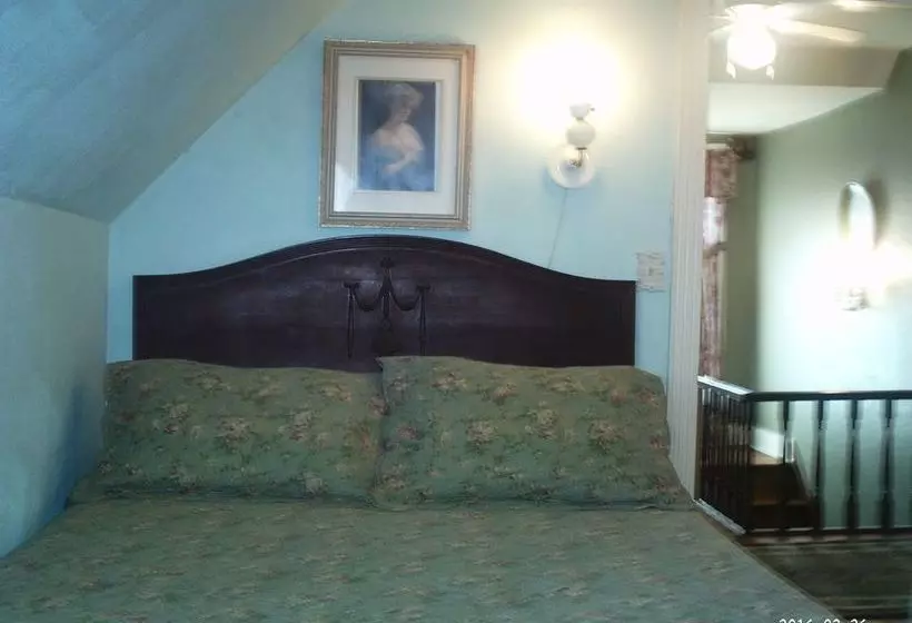 The Queen Anne House Bed And Breakfast