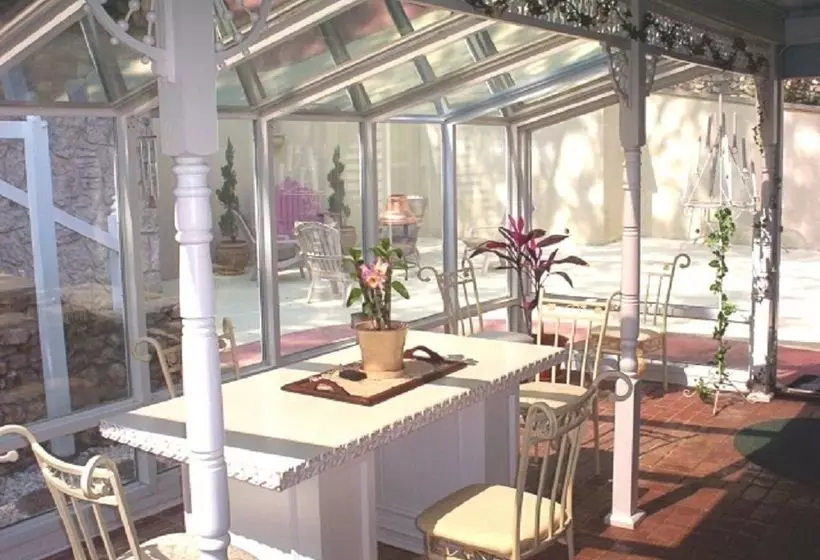 The Queen Anne House Bed And Breakfast