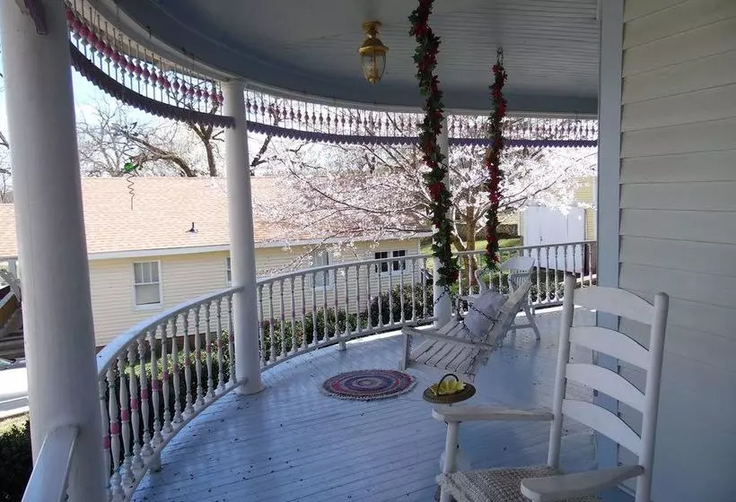 The Queen Anne House Bed And Breakfast