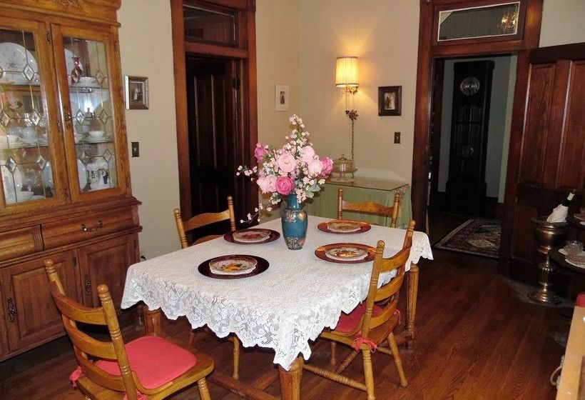 The Queen Anne House Bed And Breakfast