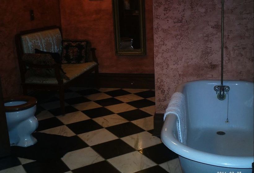 The Queen Anne House Bed And Breakfast