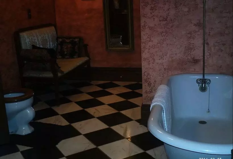 The Queen Anne House Bed And Breakfast