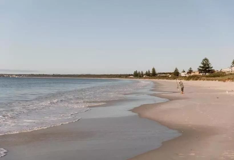 Beach & Bay Stay Motel