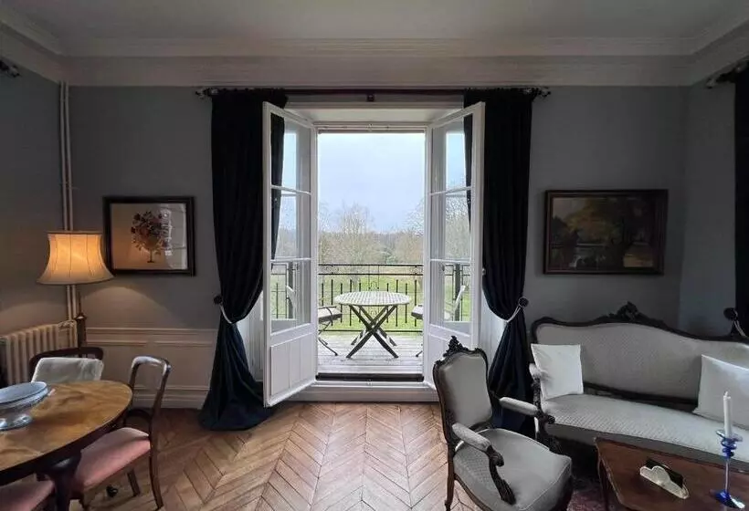 Aamiaismajoitus (B&B) Chateau Du Gue Aux Biches