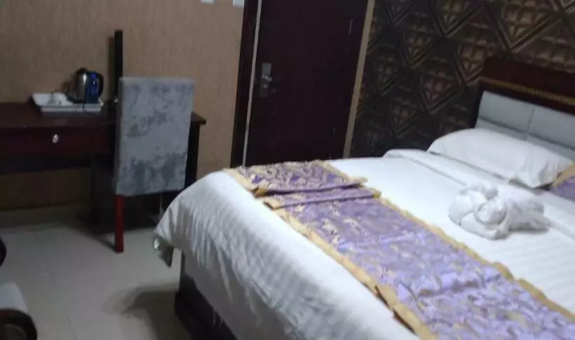 هتل Lion Luxury Suites