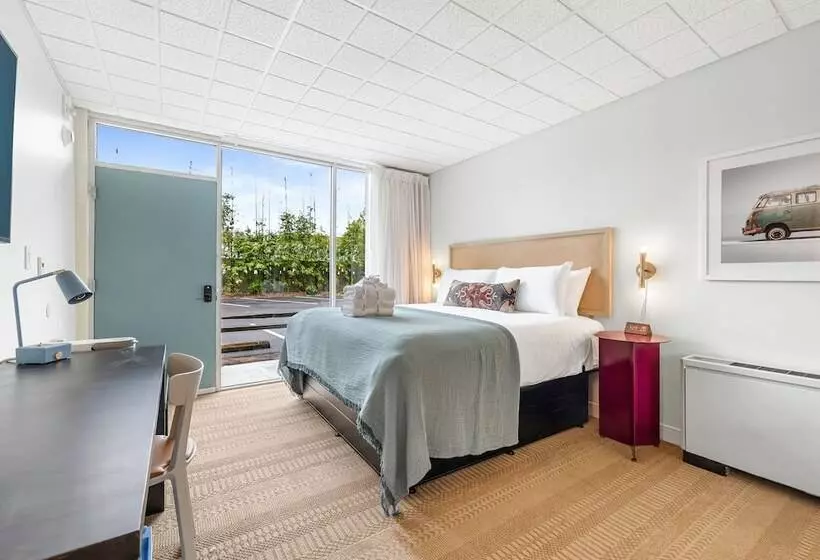 مُتل The Starlight Motor Inn